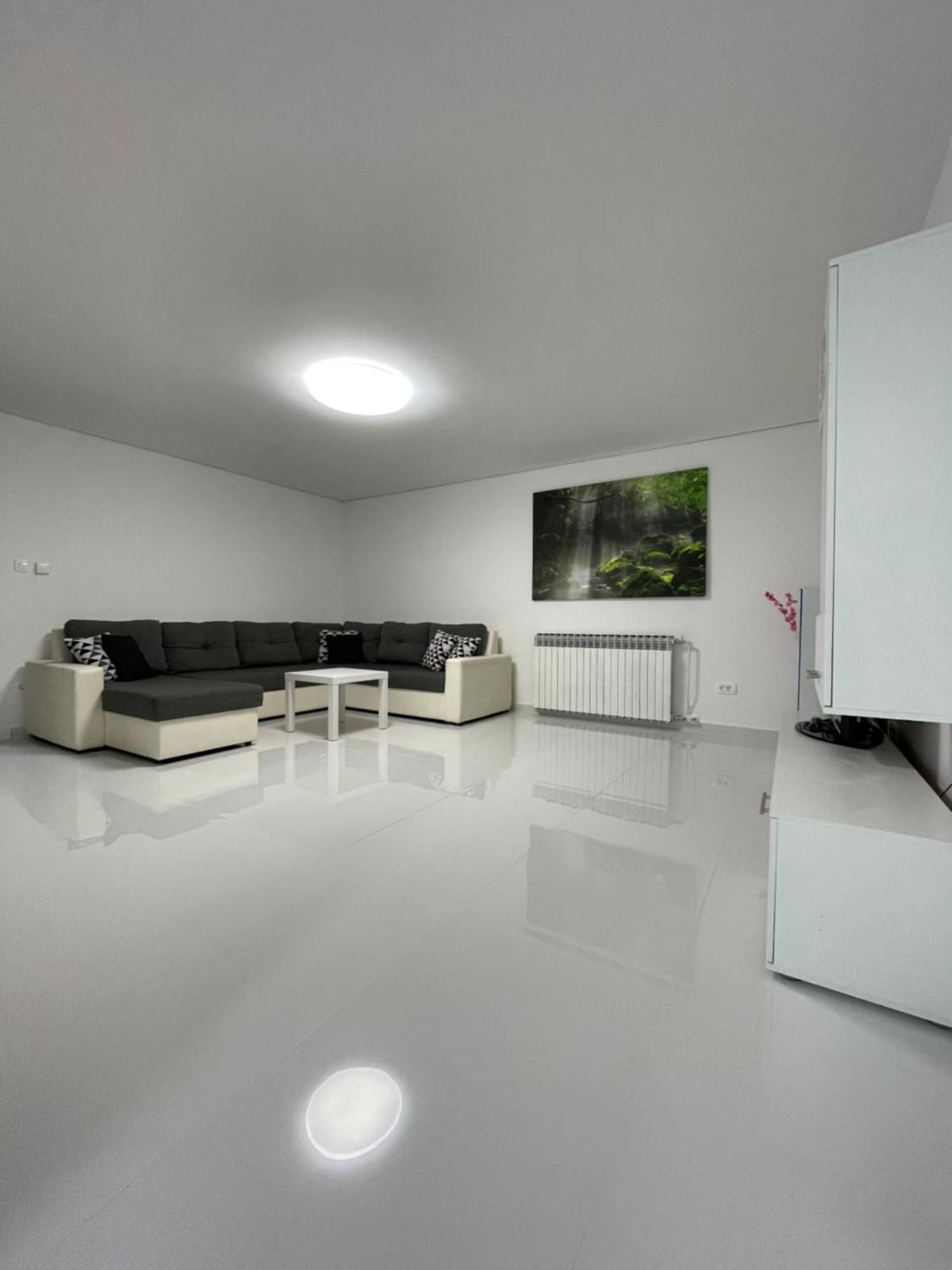 Apartment White Zagreb - Private Parking&Garage ภายนอก รูปภาพ